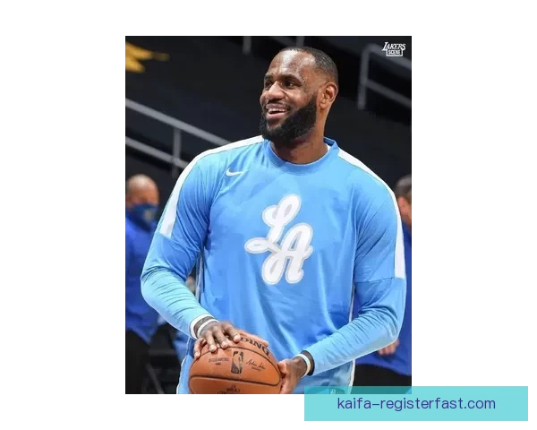 东契奇模仿詹姆斯晒打高尔夫动态 展现休闲时光与运动魅力